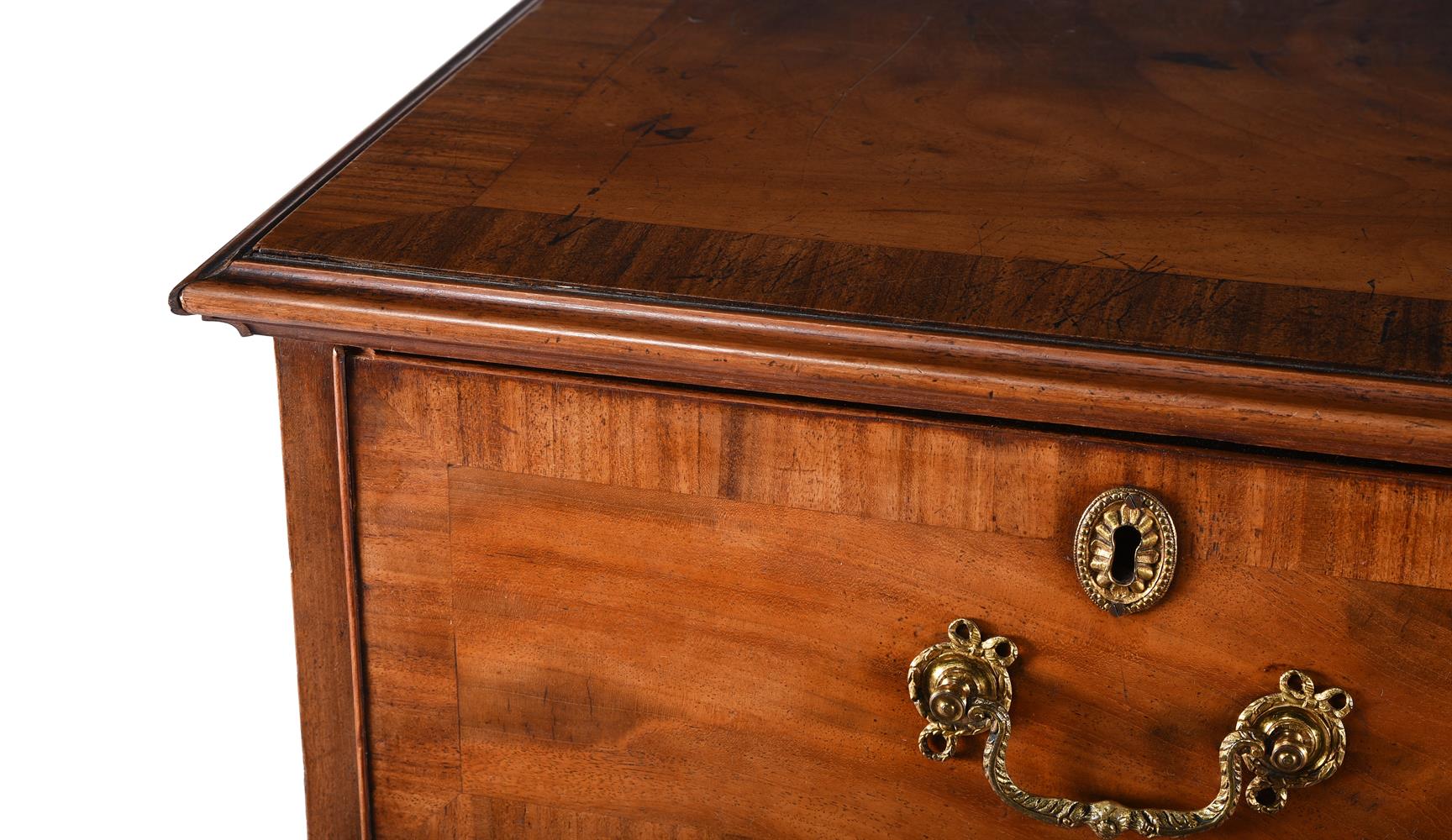 A GEORGE III MAHOGANY AND CROSSBANDED CHEST OF DRAWERS IN THE MANNER OF THOMAS CHIPPENDALE - Image 3 of 3