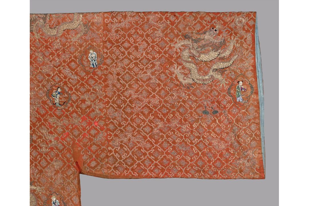 A Chinese wedding gown worn by a Han Chinese woman - Image 10 of 14