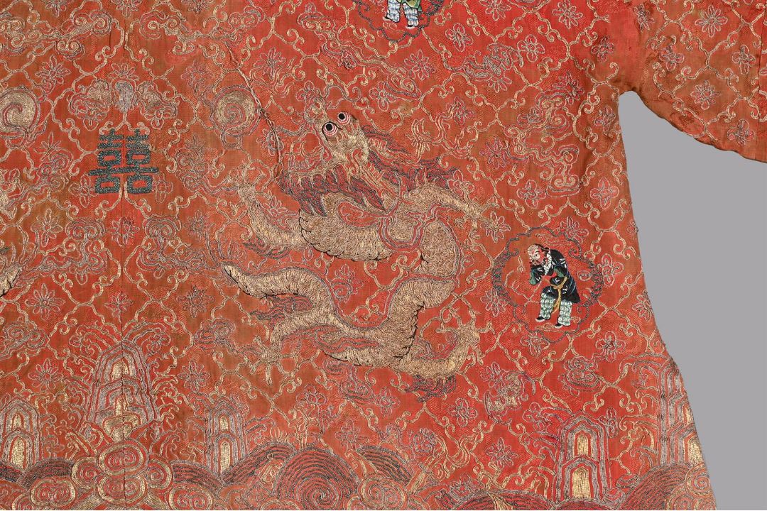 A Chinese wedding gown worn by a Han Chinese woman - Image 4 of 14