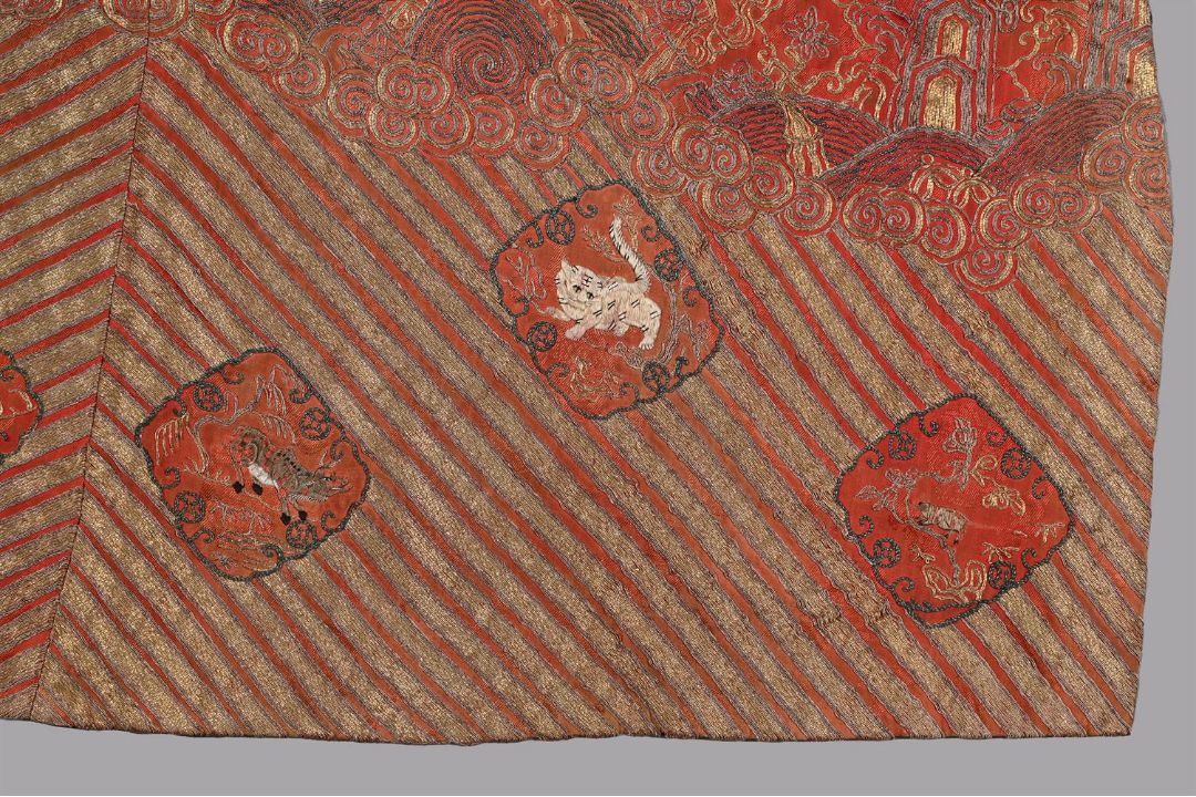 A Chinese wedding gown worn by a Han Chinese woman - Image 6 of 14