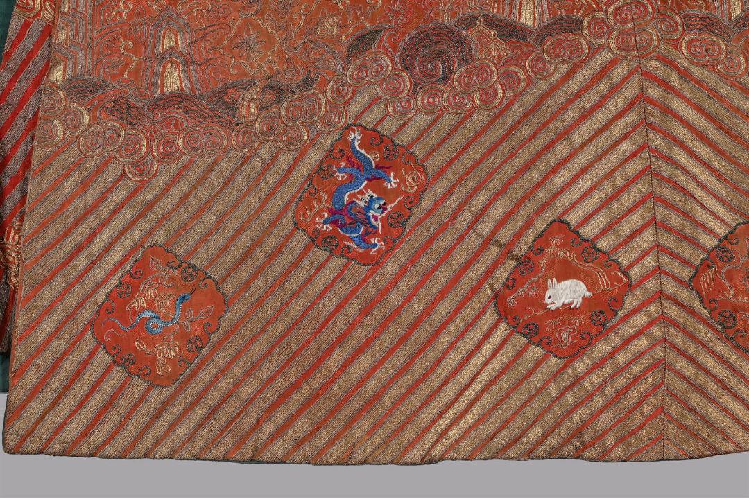 A Chinese wedding gown worn by a Han Chinese woman - Image 7 of 14
