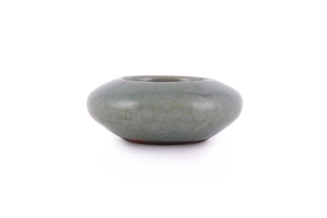 A small Chinese celadon brush washer - Image 2 of 5