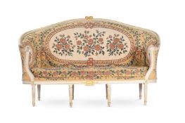A CREAM PAINTED, PARCEL GILT AND NEEDLEWORK UPHOLSTERED SETTEE, LATE 19TH OR EARLY 20TH CENTURY