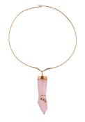 A GOLD COLLAR NECKLACE WITH A ROSE QUARTZ HAND PENDANT