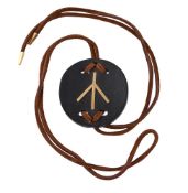 Y ATTRIBUTED TO RENÉ BOIVIN, A FRENCH 1980S EBONY AND GOLD COLOURED PENDANT NECKLACE