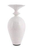 λ DAVID ROBERTS (BRITISH B. 1947), A TALL RAKU FIRED CRACKLE GLAZED POT
