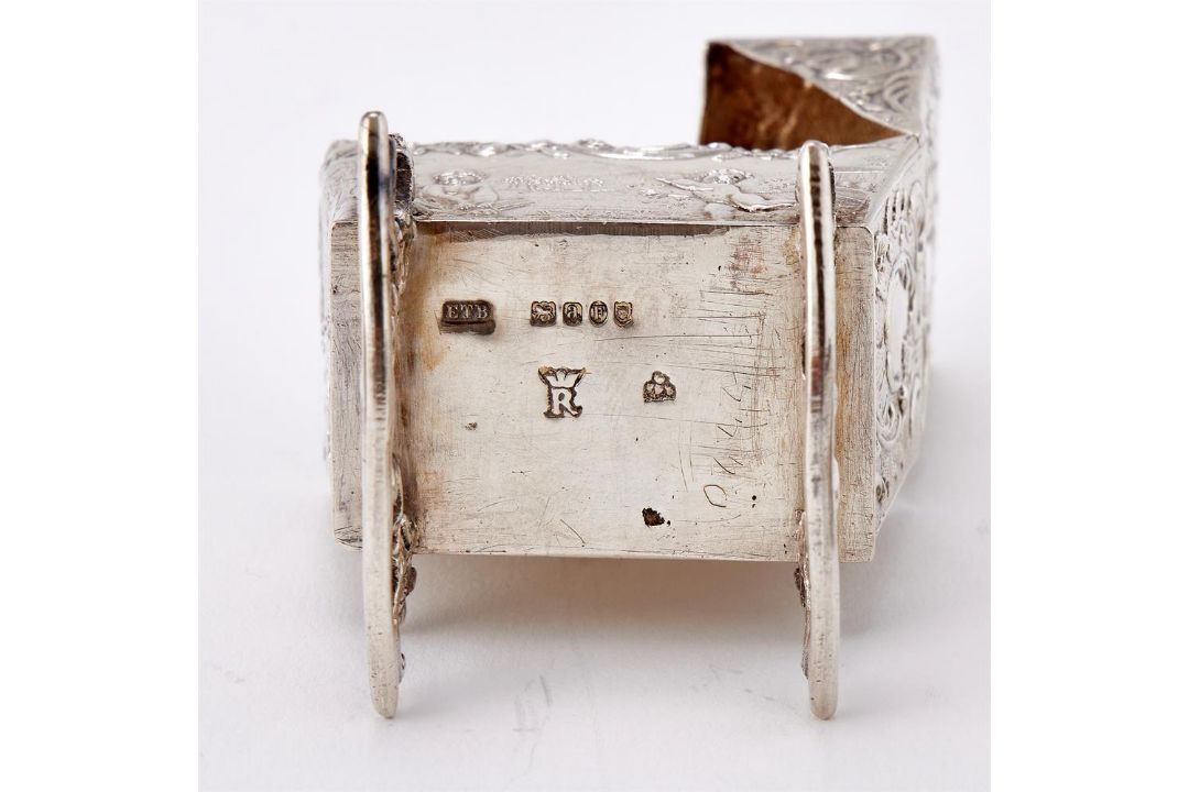 A COLLECTION OF SILVER MINIATURE FURNITURE - Image 2 of 5
