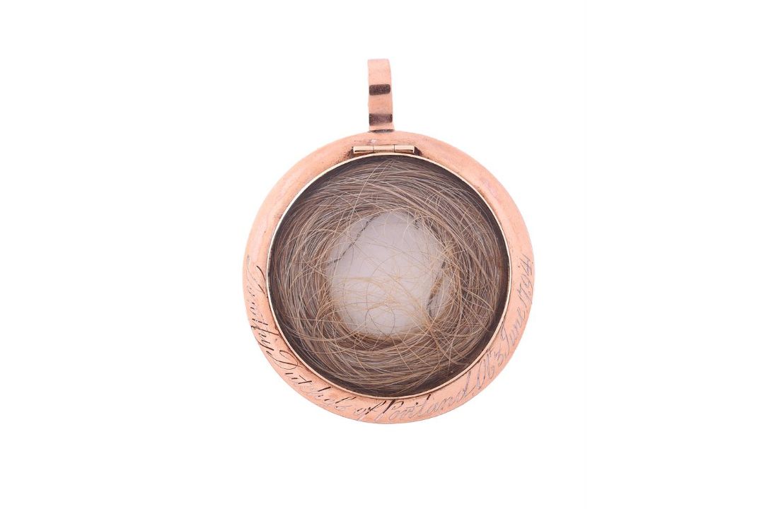 A GEORGE III GOLD LOCKET, CIRCA 1794 - Image 1 of 2