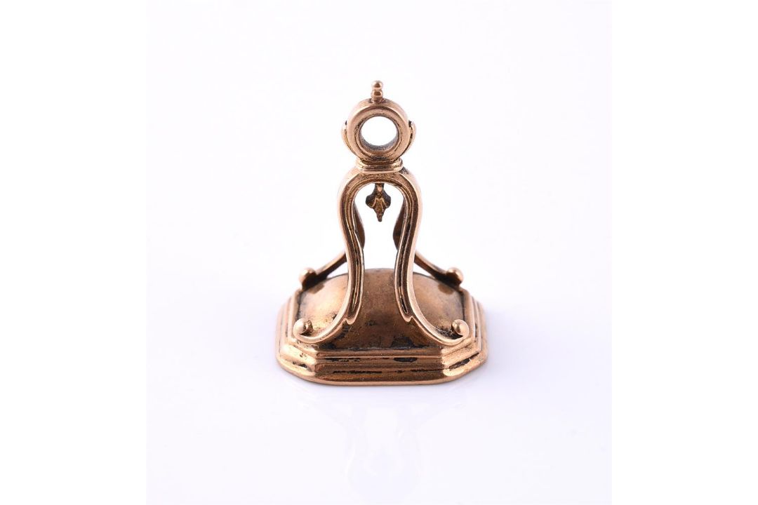 A LATE 18TH CENTURY GOLD AND CORNELIAN FOB SEAL INSCRIBED WITH ARABIC SCRIPT, CIRCA 1780 - Image 2 of 2