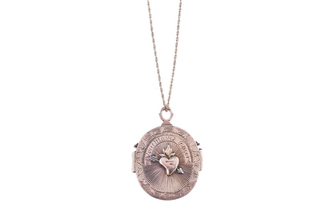 AN EARLY 19TH CENTURY THREE COLOUR GOLD SENTIMENTAL LOCKET, CIRCA 1800 - Image 2 of 3