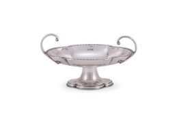 AN EDWARDIAN SILVER SHAPED OVAL PEDESTAL BOWL