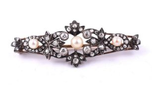 A LATE VICTORIAN DIAMOND AND PEARL FOLIATE BROOCH, CIRCA 1900