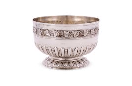 AN EDWARDIAN SILVER PEDESTAL PUNCH BOWL