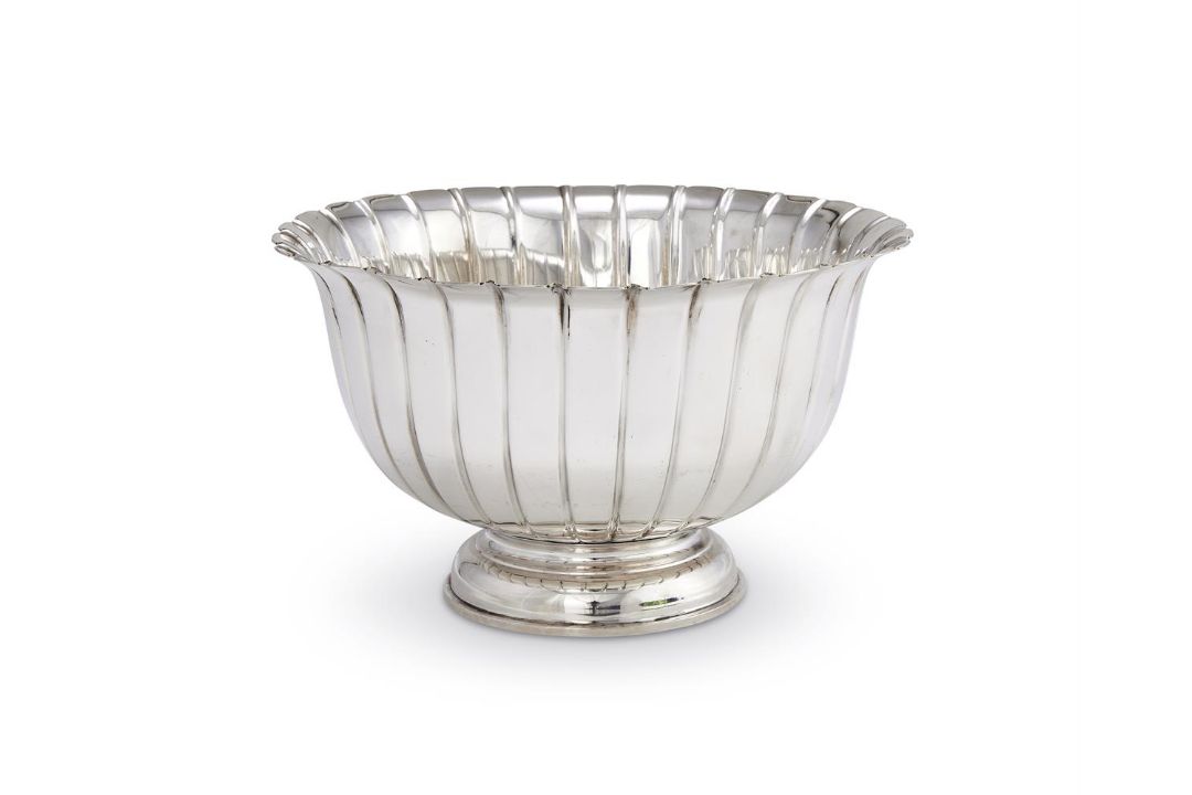 A SILVER SHAPED CIRCULAR BOWL - Image 1 of 2