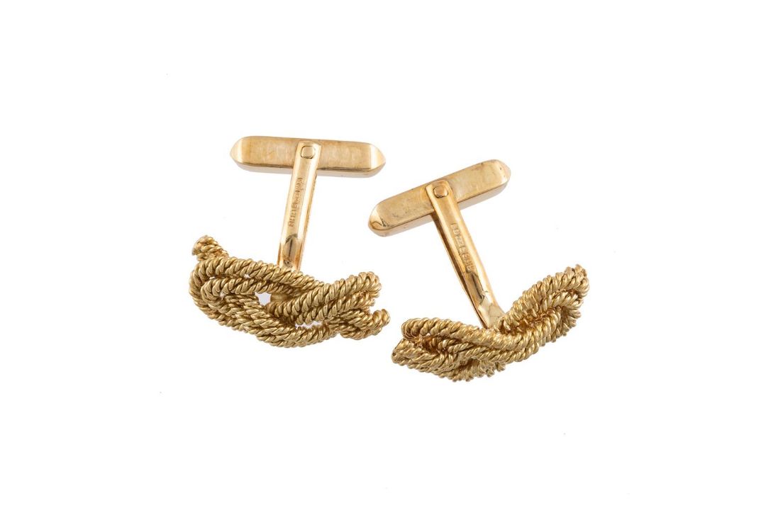 A PAIR OF 18 CARAT GOLD KNOT CUFFLINKS, BIRMINGHAM 1967 IMPORT MARK - Image 2 of 2