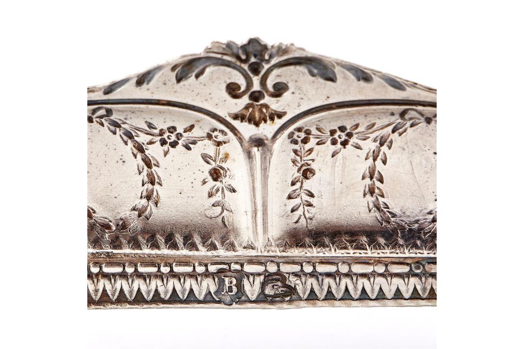 A COLLECTION OF SILVER MINIATURE FURNITURE - Image 3 of 5