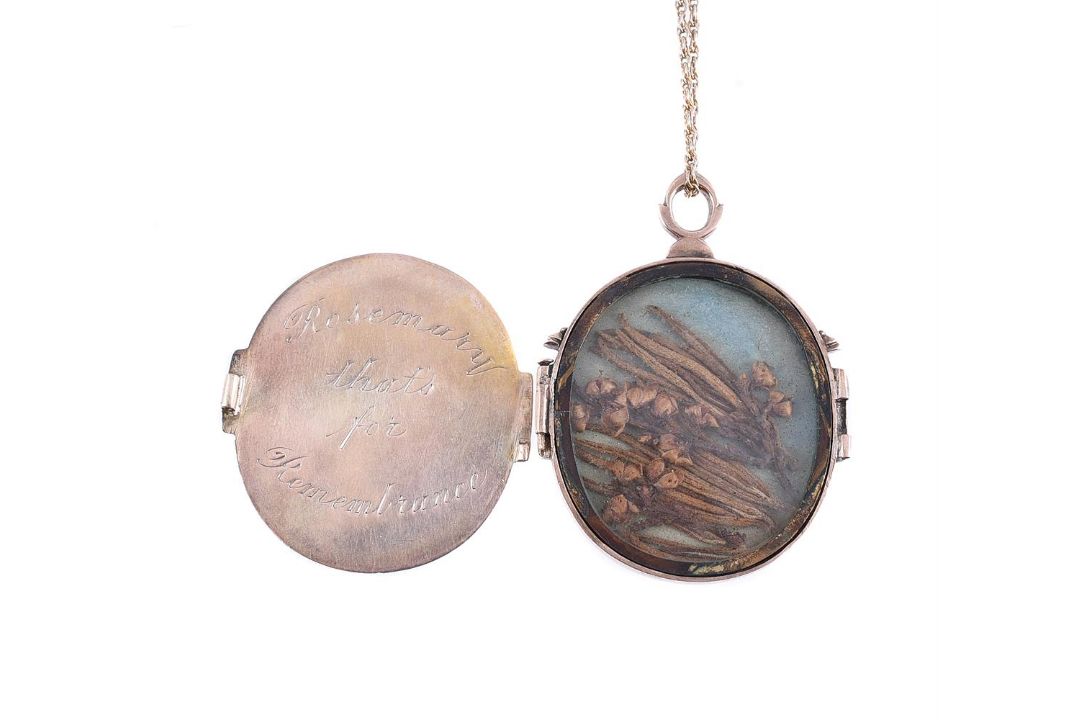 AN EARLY 19TH CENTURY THREE COLOUR GOLD SENTIMENTAL LOCKET, CIRCA 1800 - Image 3 of 3