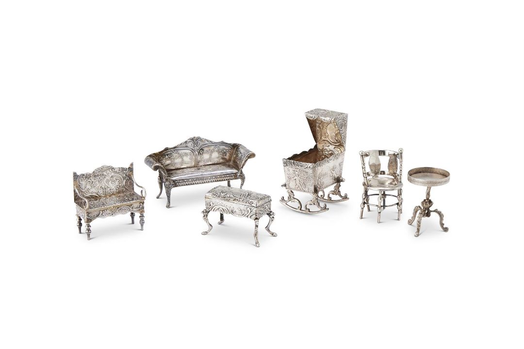 A COLLECTION OF SILVER MINIATURE FURNITURE - Image 1 of 5