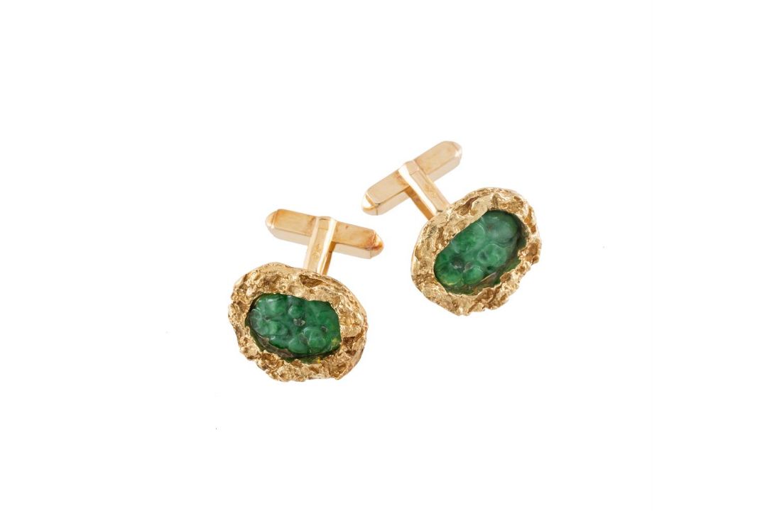 A PAIR OF 18 CARAT GOLD AND JADEITE JADE CUFFLINKS, LONDON 1968 - Image 2 of 2