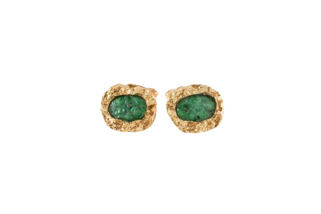 A PAIR OF 18 CARAT GOLD AND JADEITE JADE CUFFLINKS, LONDON 1968 - Image 1 of 2