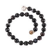 A BANDED AGATE NECKLACE