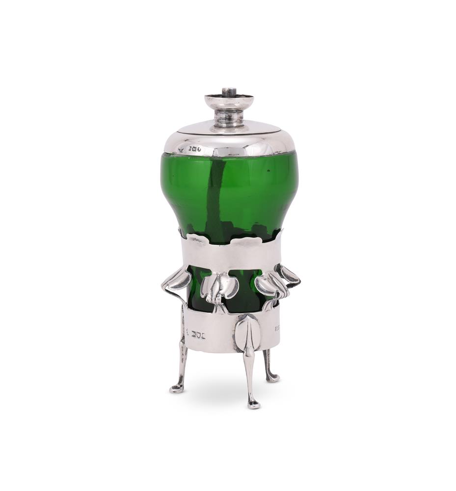 AN EDWARDIAN SILVER MOUNTED AND GLASS TABLE OIL LIGHT