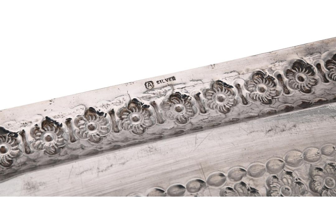 A SILVER COLOURED OBLONG TRAY - Image 3 of 3