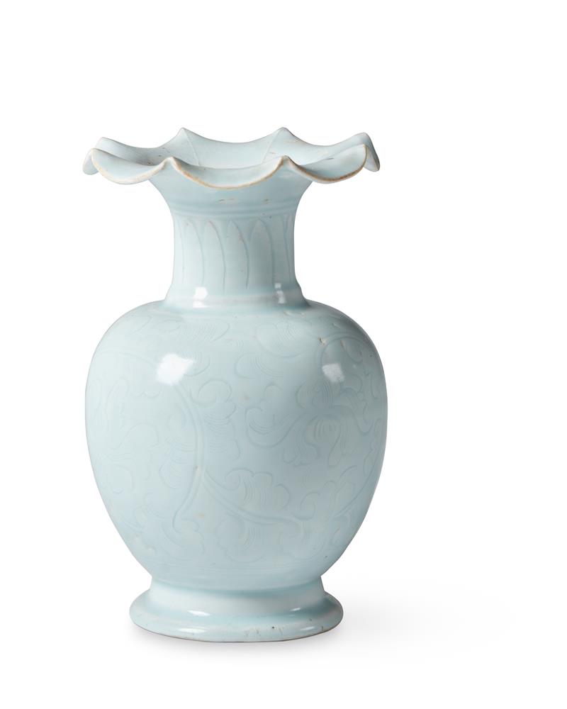 A PAIR OF WHITE GLAZED VASES AND COVERSIN QINGBAI STYLE - Image 2 of 2
