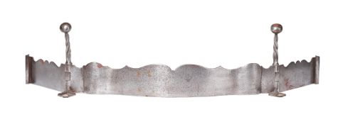 AN ARTS AND CRAFTS STEEL FENDER ATTRIBUTED TO SIR ROBERT LORIMER, EARLY 20TH CENTURY