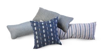 A BLUE AND WHITE BASKET WEAVE CUSHION, EARLY 20TH CENTURY