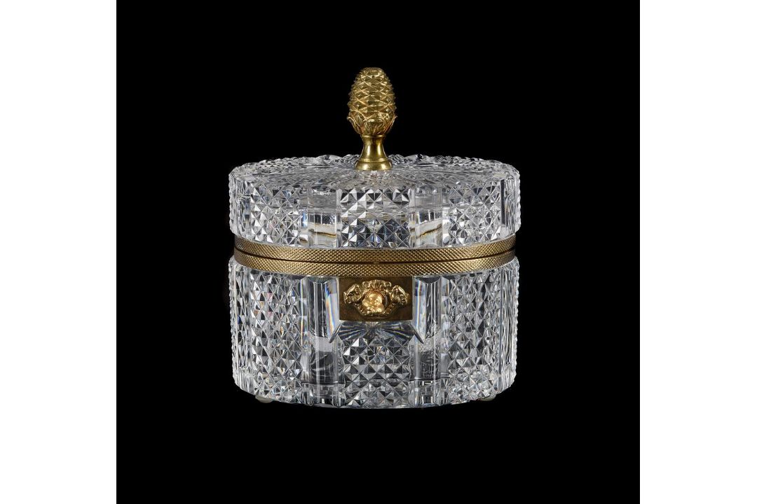 A FRENCH CUT-GLASS GILT-METAL-MOUNTED OVAL BOX AND HINGED COVER OF BACCARAT TYPE - Image 1 of 2