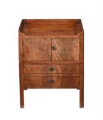 A GEORGE III MAHOGANY TRAY TOP COMMODE