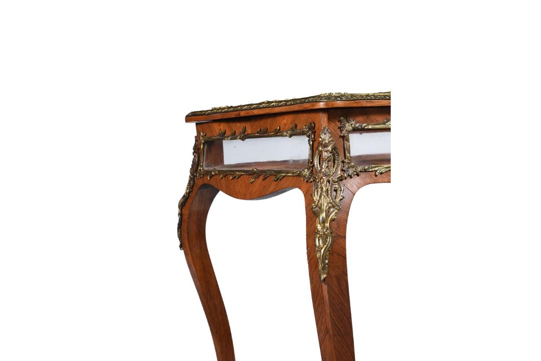 Y A ROSEWOOD AND ORMOLU MOUNTED BIJOUTERIE TABLE, IN LOUIS XV STYLE, LAST QUARTER 19TH CENTURY - Image 3 of 5