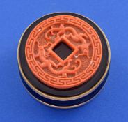 Onyx-Deckeldose mit chinesischem Koralldeckel   Um 1930