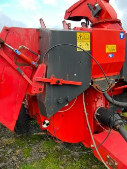 Kuhn 3560 straw chopper