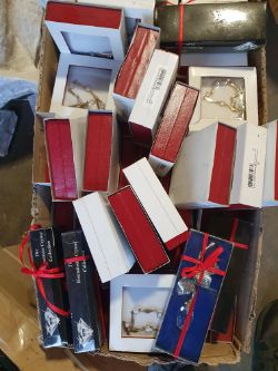 The olivia collection approximately 450 box no 243