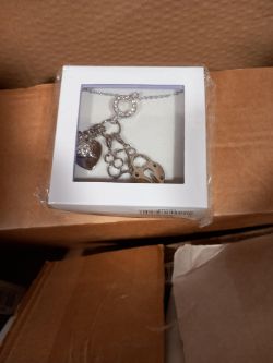 Adorn necklace approx 40 pieces box 437