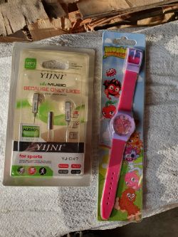 Mix, earphones and girls watches approximately 200 box no 214