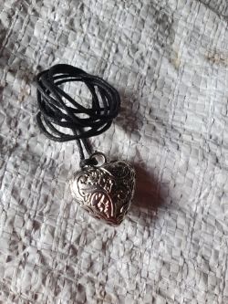 Girls necklaces approximately 700 box no 216