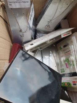 Mixed watch boxes and necklaces approximately 80 box no 241