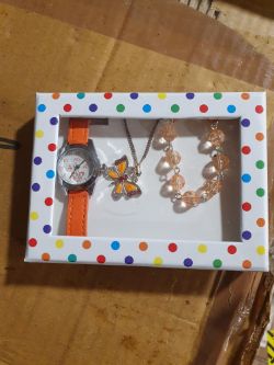 Girls watch set approximately 90 box no 95