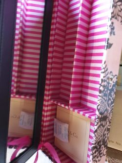 Makeup cases approximately 25 box no 237