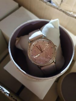 Ladies watches approximately 20 box no 256