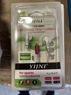 box 13 Approx 10 Earphones