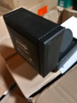 Jeffrey archer cushioned box approx 4 pieces box 439