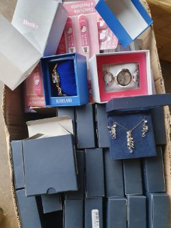 Mixed girls necklaces and watches approximately 250 box no 235