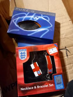 England necklace and bracelet set approx 17 pieces and pure-q stop watch apron 27 pieces box 418