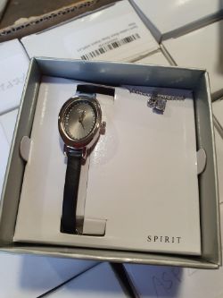 Watch and bracelet approximately 80 box no 231