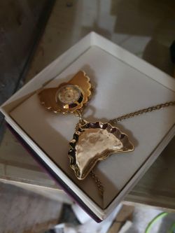 Watch necklace approximately 60 box no 213