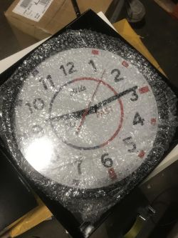 Wall clock x9 (box308)